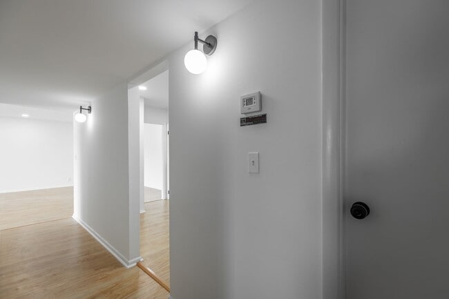 Building Photo - 2 Bedroom 2 Bath in Northshore