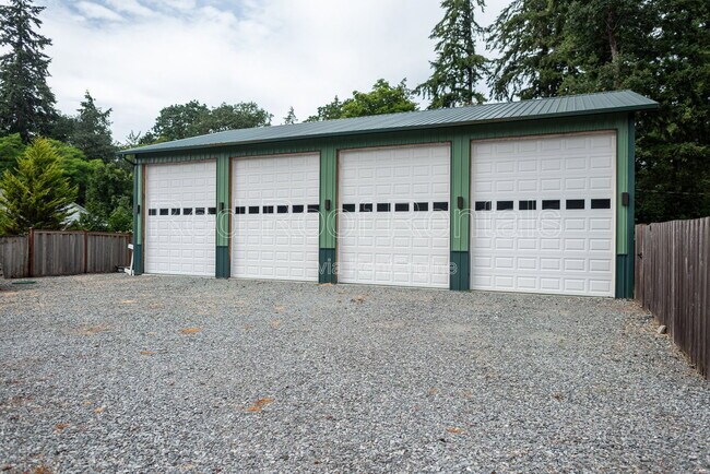 Building Photo - 9620 Maple Ave SW