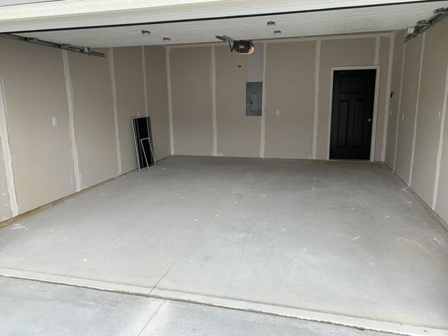Building Photo - 1525 Ohana Ave