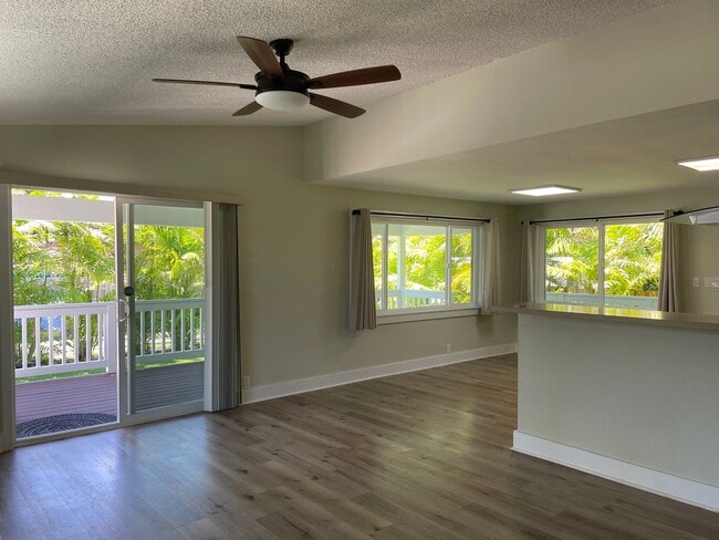 Building Photo - Kailua Lifestyle in 2 Bedroom 2 Bath Charmer