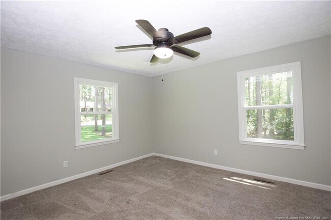 Building Photo - 906 N Glenwood Trail