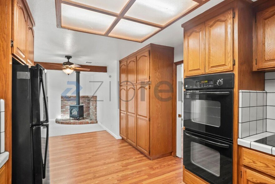Building Photo - Unit