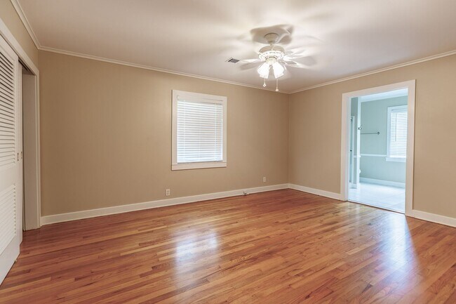 Building Photo - 208 Pinecrest Ln