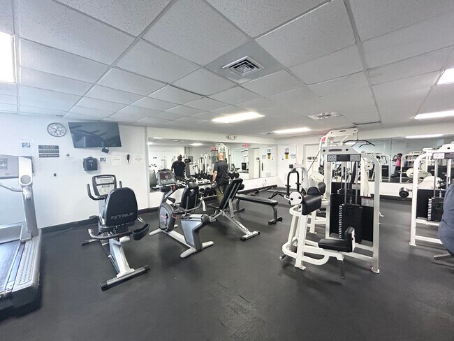 Building Photo - 3725 S Ocean Dr