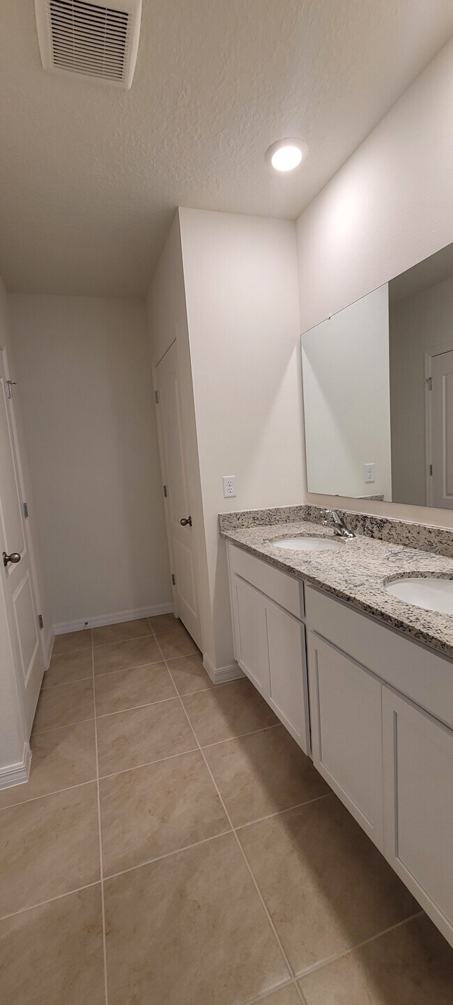 Building Photo - 316 Pelham Park Dr