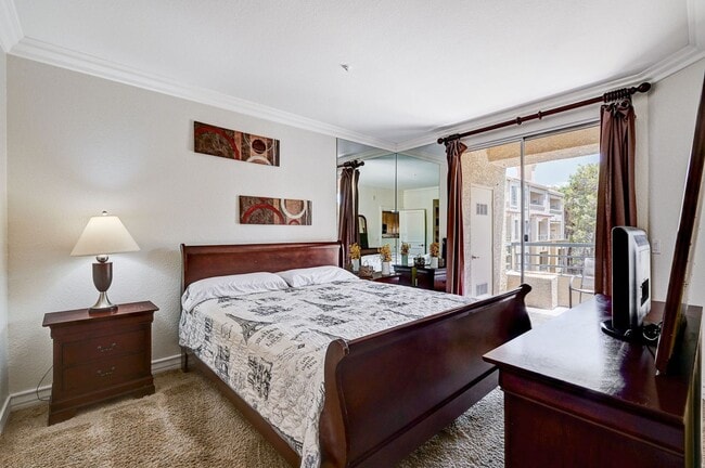 Building Photo - Luxurious Meridian Condo. Live 24/7 Guard ...