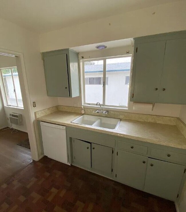 Building Photo - 523Bald