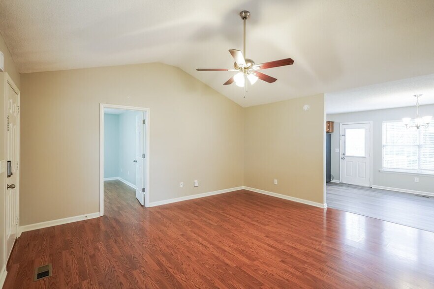Building Photo - 2826 Henderson Ln
