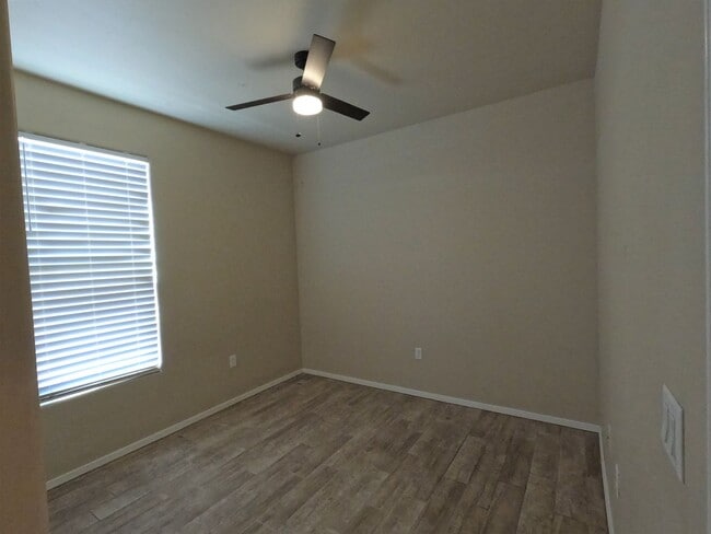 Building Photo - 928 Flora Vista Dr