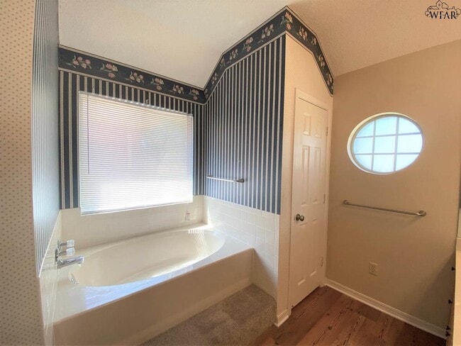 Building Photo - 3803 Stonegate Dr