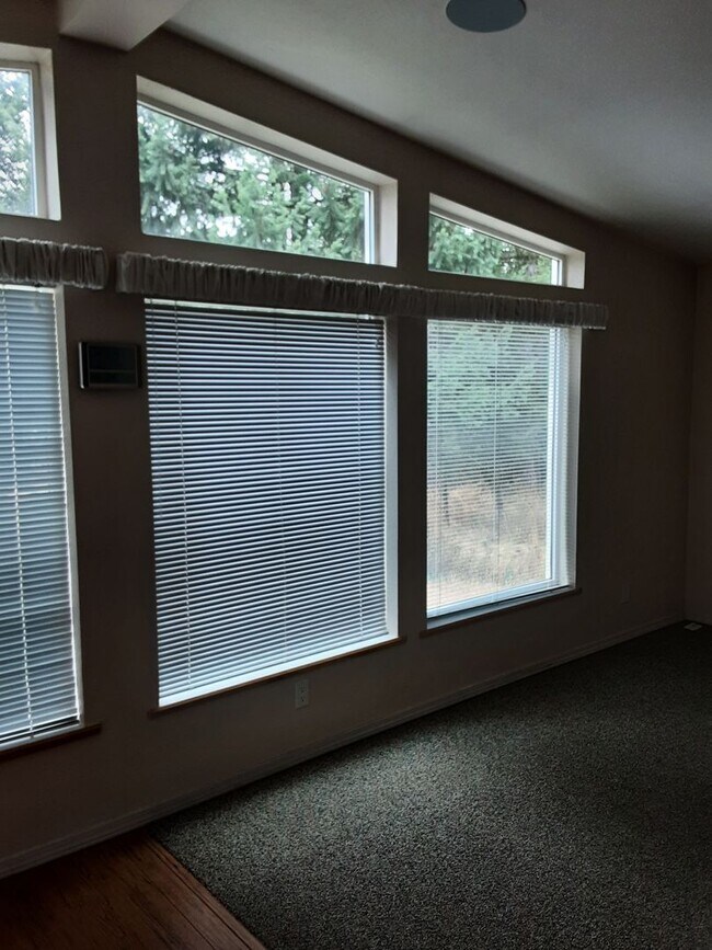Building Photo - 274 Horseshoe Lake Rd