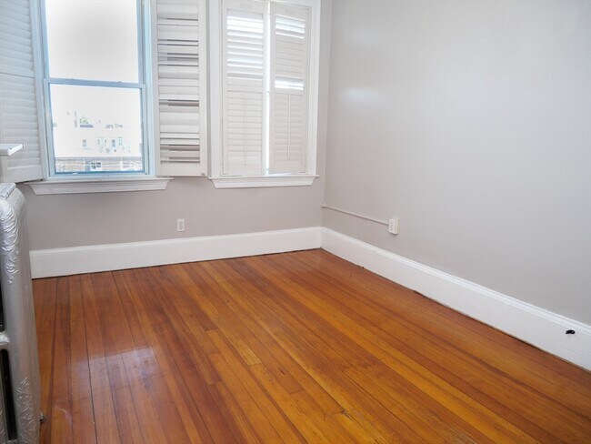 Building Photo - 14 Chestnut Hill Ave