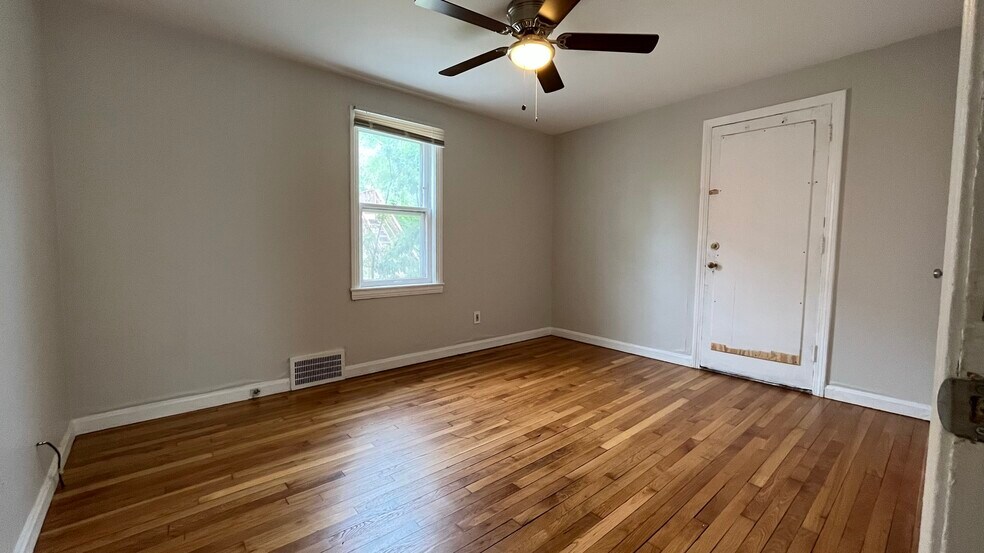 Building Photo - 3237 Washington Blvd