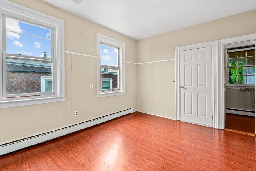 Building Photo - 58 Bennington St