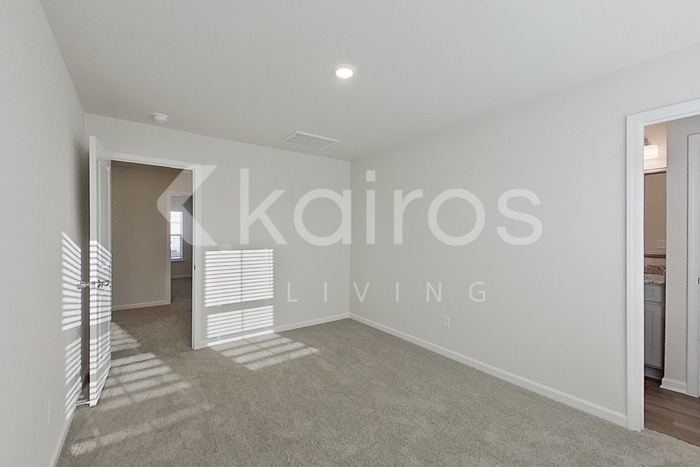 Building Photo - 2191 Banyan Cir