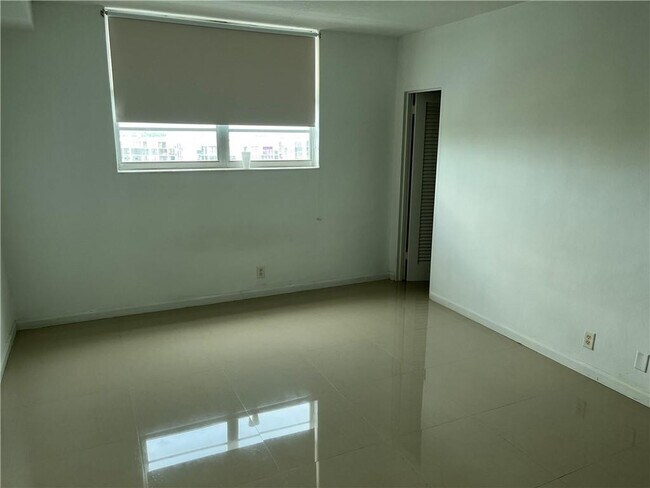 Building Photo - 3000 S Ocean Dr