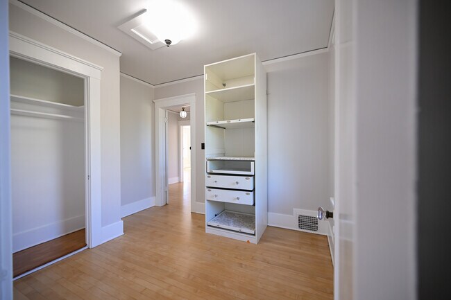 Building Photo - 1208 24th St