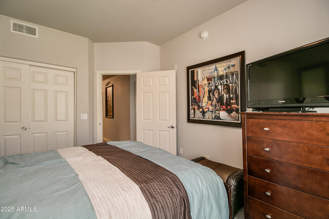 Building Photo - 5350 E Deer Valley Dr
