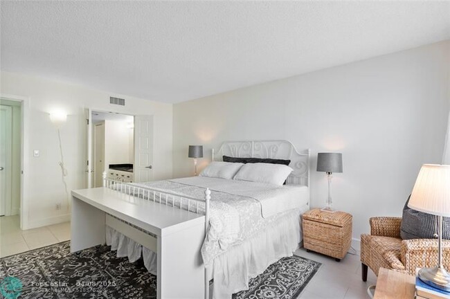 Building Photo - 3500 Galt Ocean Dr