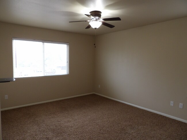 Building Photo - 802 Red Thistle View