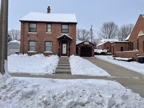 Building Photo - 514 School St