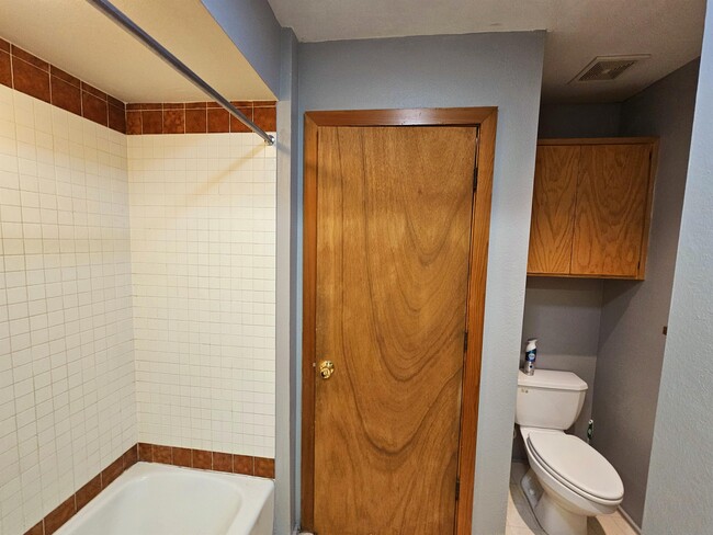 Building Photo - 37 Valley View Dr