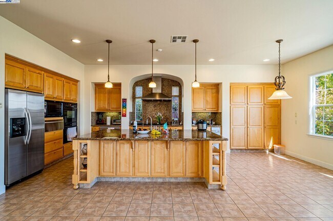 Building Photo - 2048 Feathermint Dr