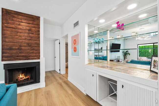 Building Photo - 1433 E Caleta Way