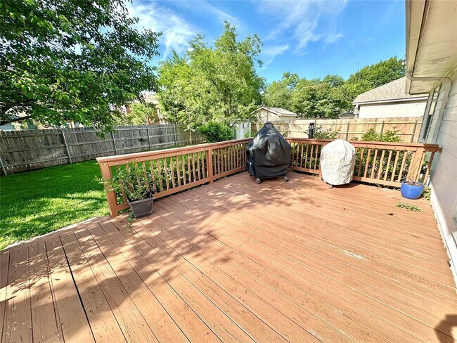 Building Photo - 15818 Hamden Cir