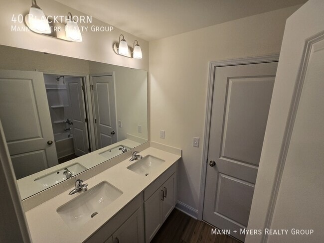 Building Photo - 40 Blackthorn-