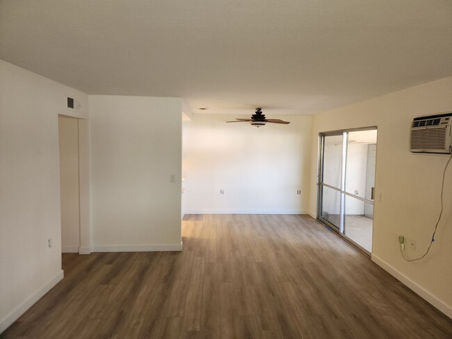 Building Photo - Remodeled - 55+ Community SEVEN OAKS 2 Bed...