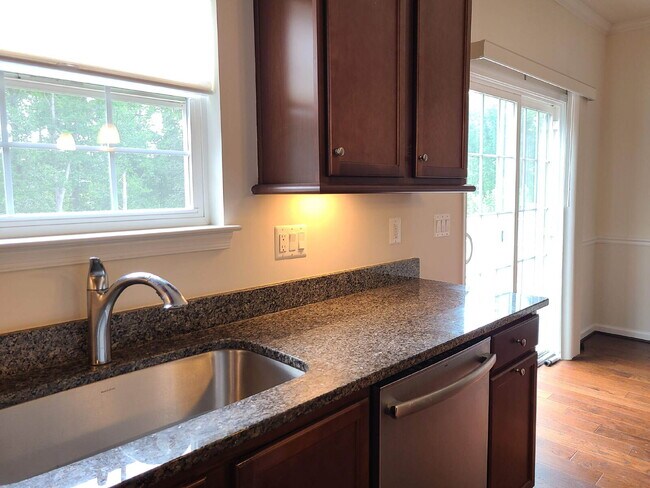 Building Photo - 3-Story Townhouse with Attached Garage in ...