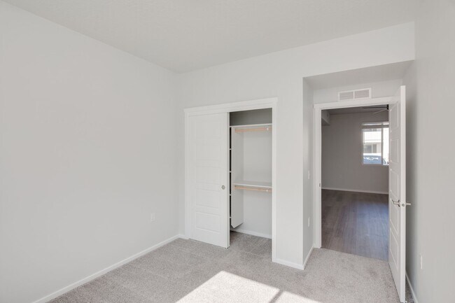 Building Photo - Experience Caldwell Living: Beautiful BRAND NEW 3 Bedroom Apartments!