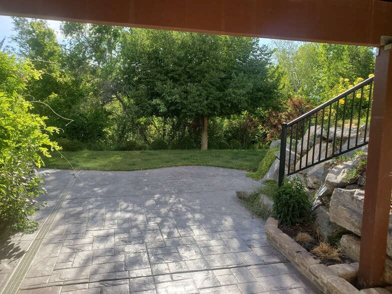 Building Photo - 9885 N Deep Creek Dr