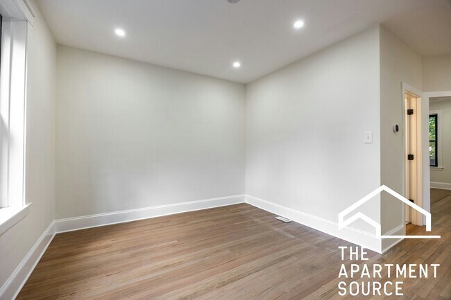 Building Photo - 4638 N Hamilton Ave