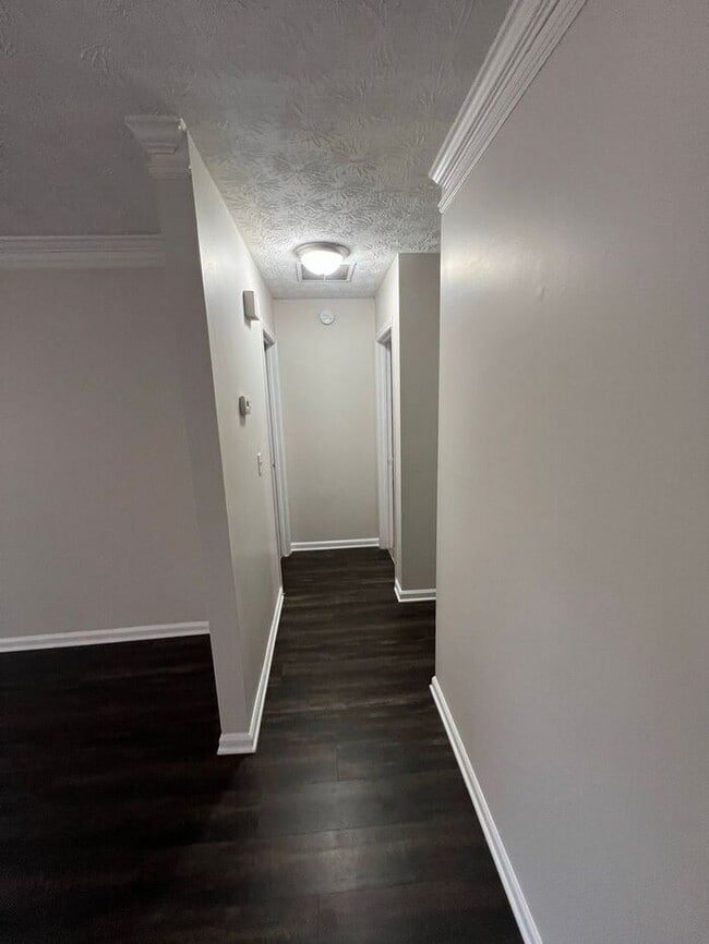 Building Photo - READY NOW!!! Ranch 2 bed 1 bath Duplex in Lawrenceville!