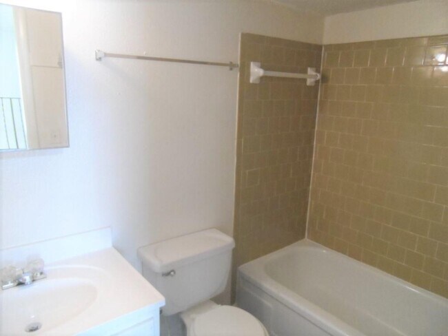 Building Photo - 2504 N Hudson Ave