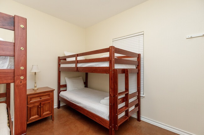 Building Photo - 14521 E Cabana St