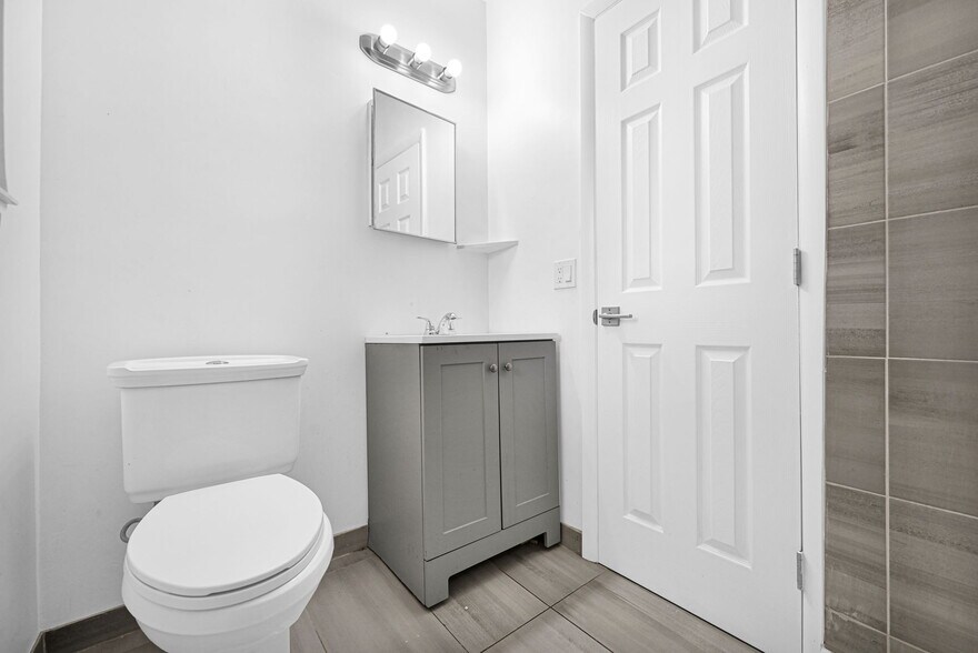 Building Photo - 6432 NE 1st Ct