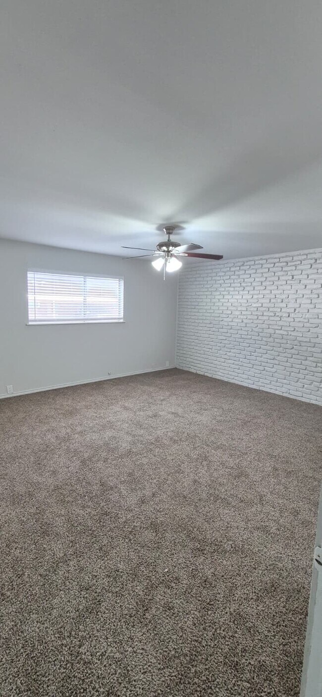 Building Photo - 5343 Richmond Ave