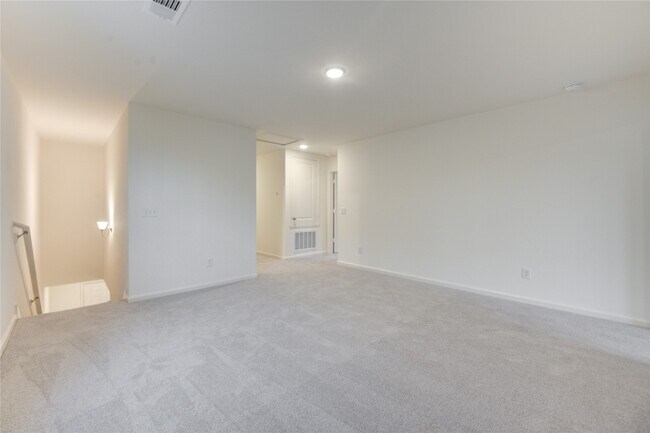 Building Photo - 8815 Vacek Xing Wy