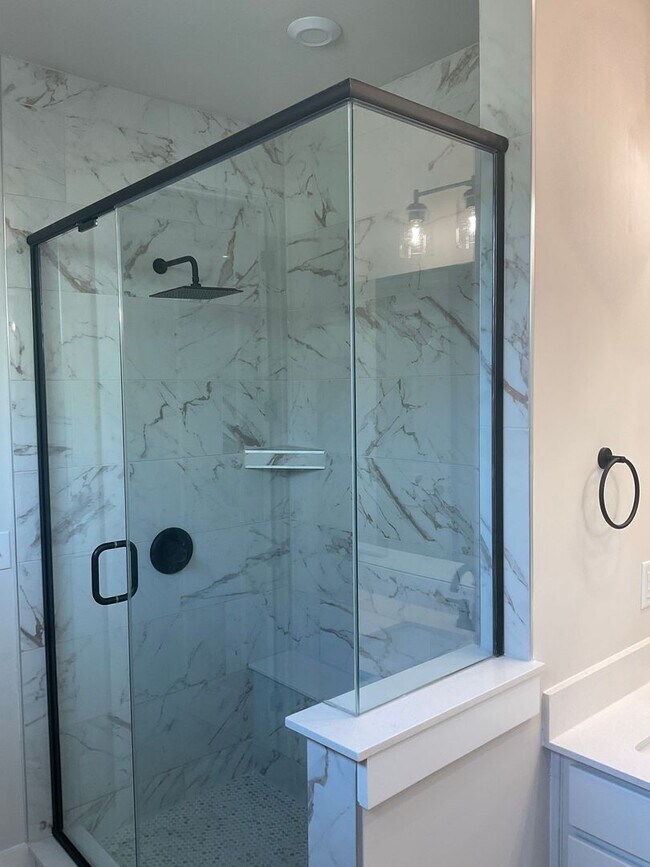 Building Photo - Welcome to this charming two-story townhome in the heart of Belmont, NC.