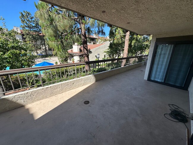Building Photo - 2Bed/2Bath Corner Condo with Resort Amenities in Playa Del Rey
