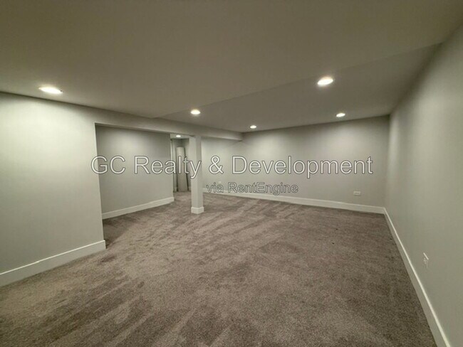 Building Photo - 255 Crest Rd