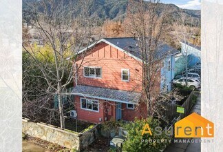 Building Photo - Stylish Ashland One Bedroom Townhouse with Private Patio and Radiant Heated Floors