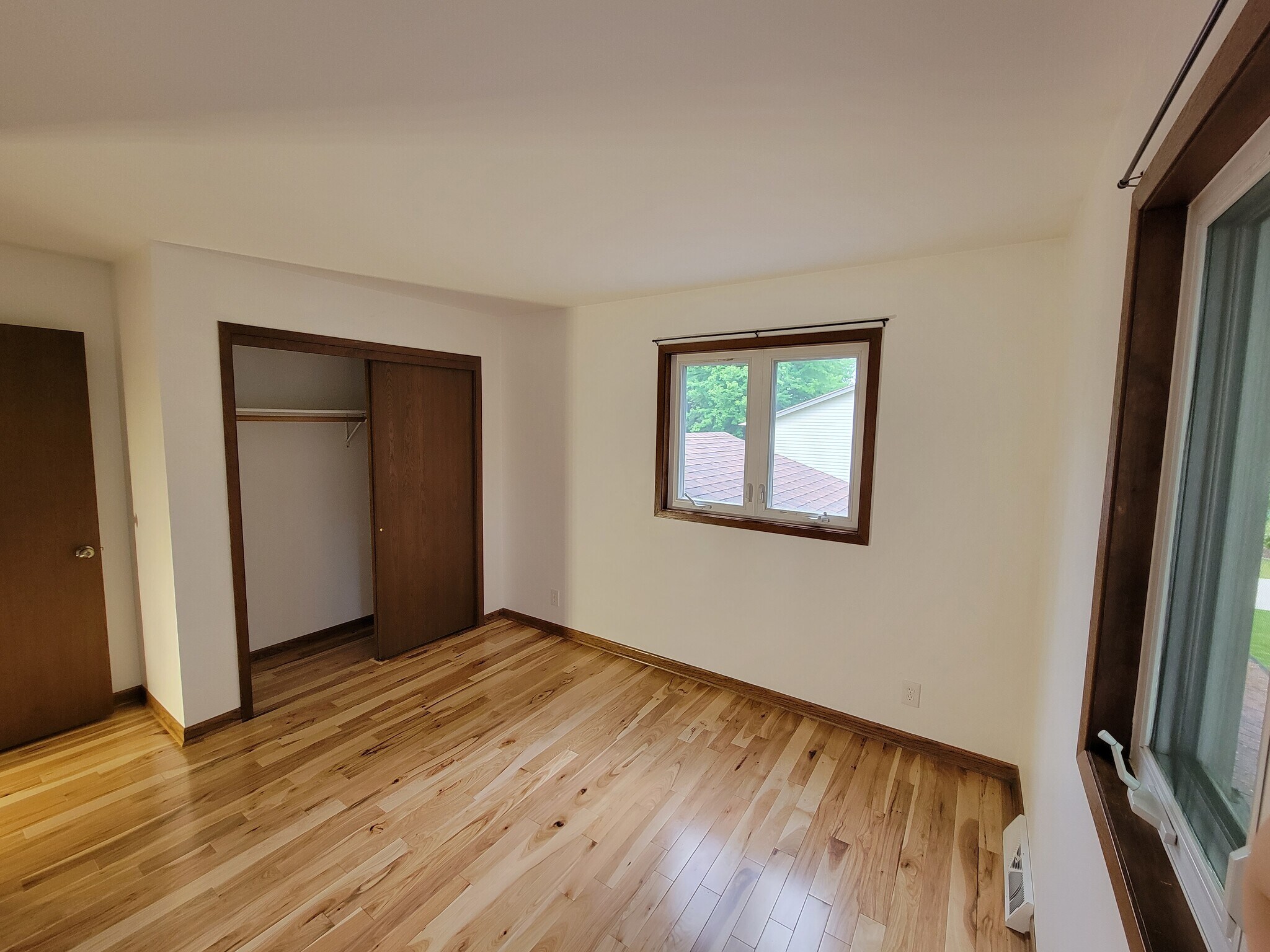 Building Photo - 1049 S Imperial Dr