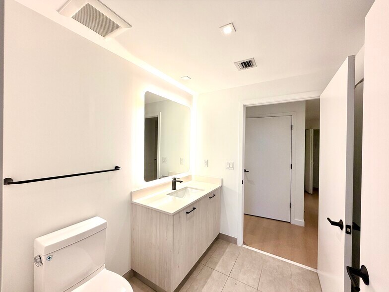 Building Photo - 107 NW 32nd St