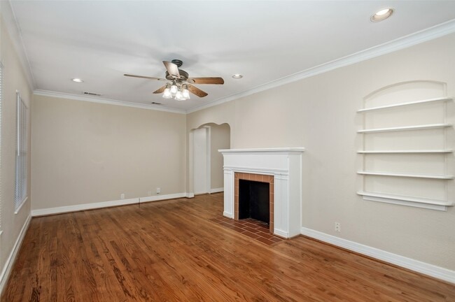 Building Photo - 6219 Penrose Ave