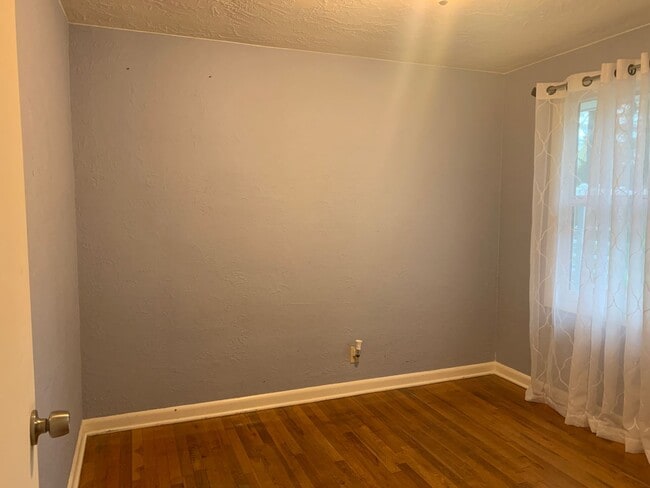 Building Photo - 541 Riverview Dr NW