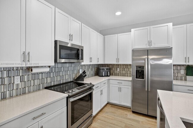 Building Photo - 1402 SW 4th Ave